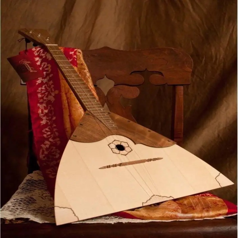 Musical Instrument Balalaika - البالاليكا مثلثة الشكل، آلة موسيقية غربية،